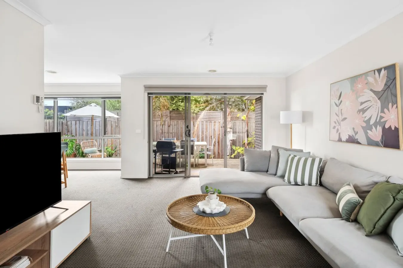 Geelong West 2BR Garage Near Pakington Street 6
