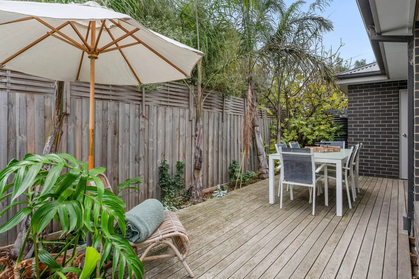Geelong West 2BR Garage Near Pakington Street 7