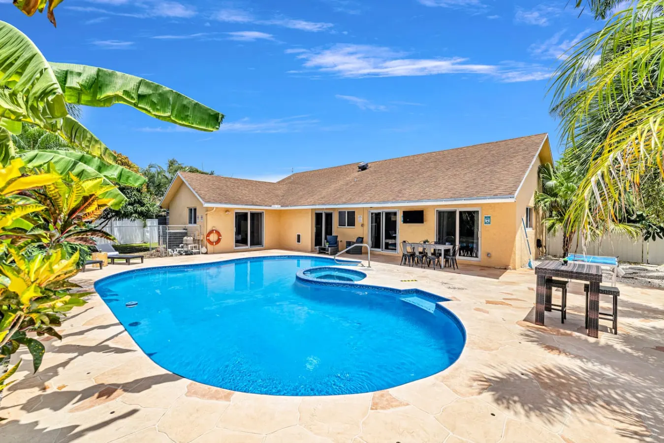 Palm Paradise Retreat -Heated Pool East Delray 4/3 — photo 2
