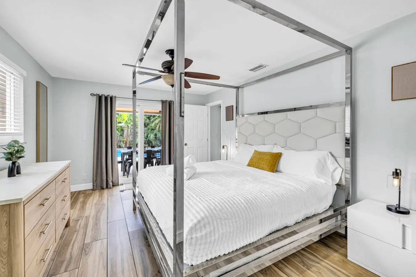 Palm Paradise Retreat -Heated Pool East Delray 4/3 18