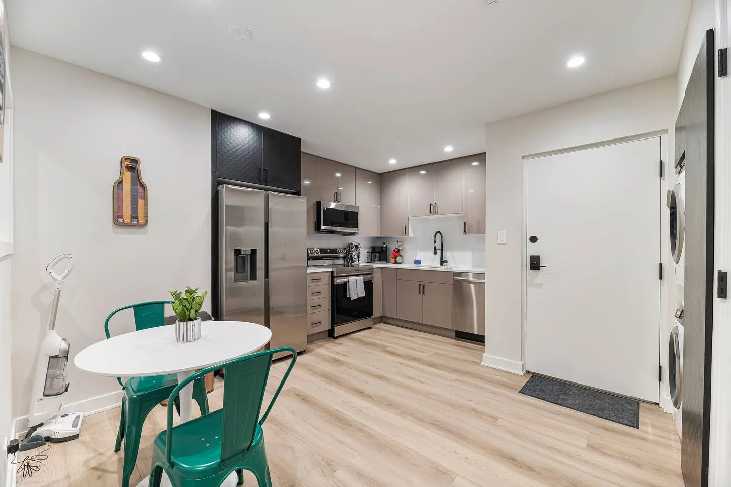 Beautifully remodeled, Perfect for large groups 16