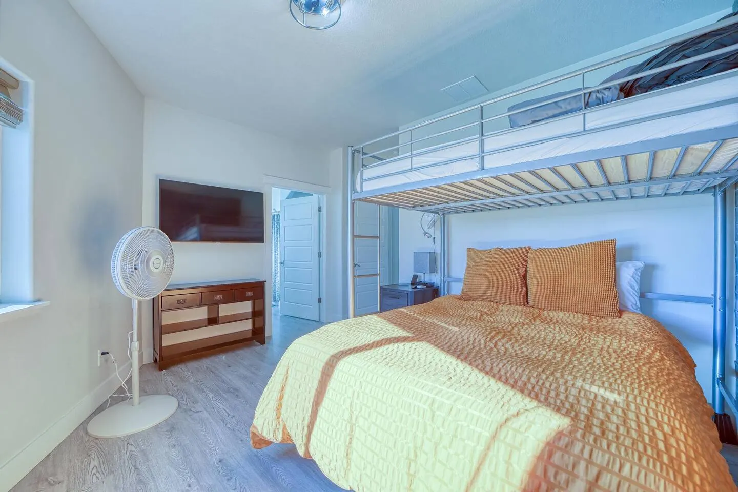 Jolly Rancher Suite King Bed Fenced Yard 20