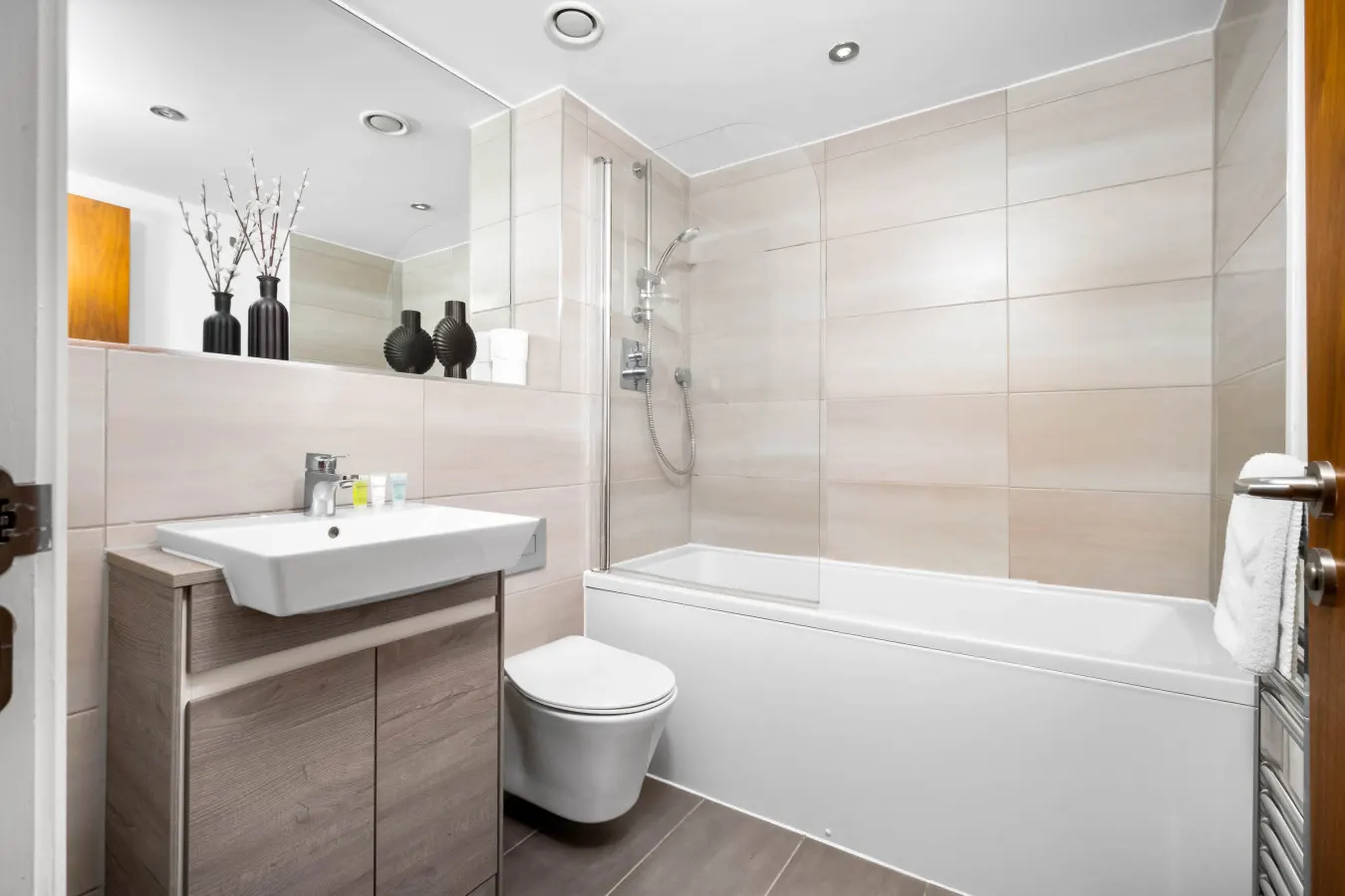 Stylish 2 Bedroom Apartment - City Centre - Netflix - Fast WiFi 5