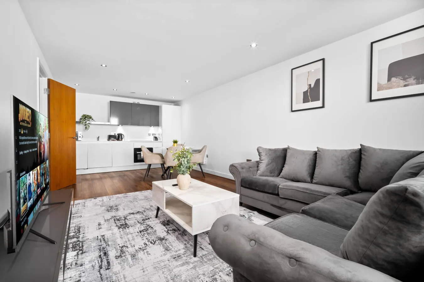 Stylish 2 Bedroom Apartment - City Centre - Netflix - Fast WiFi 6