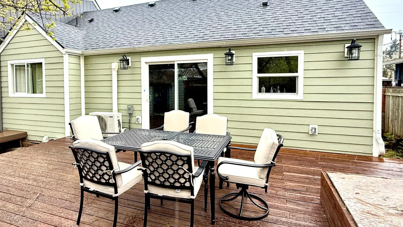 Eugene / Springfield Vacation Home 3 bedroom - 2 bath. Easy Access 16