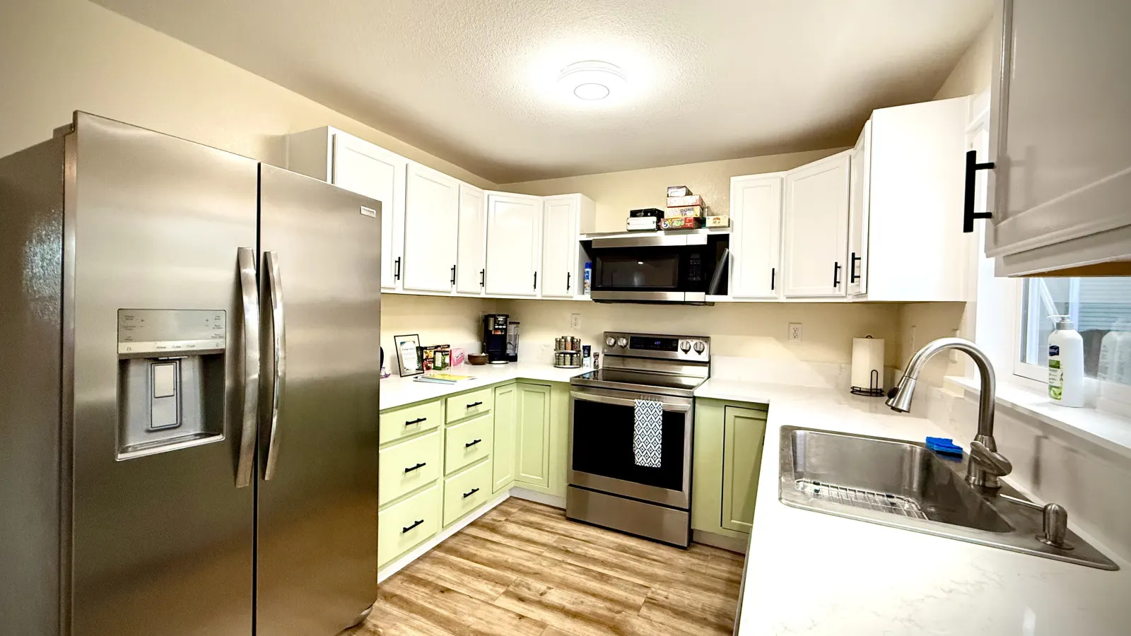 Eugene / Springfield Vacation Home 3 bedroom - 2 bath. Easy Access 7