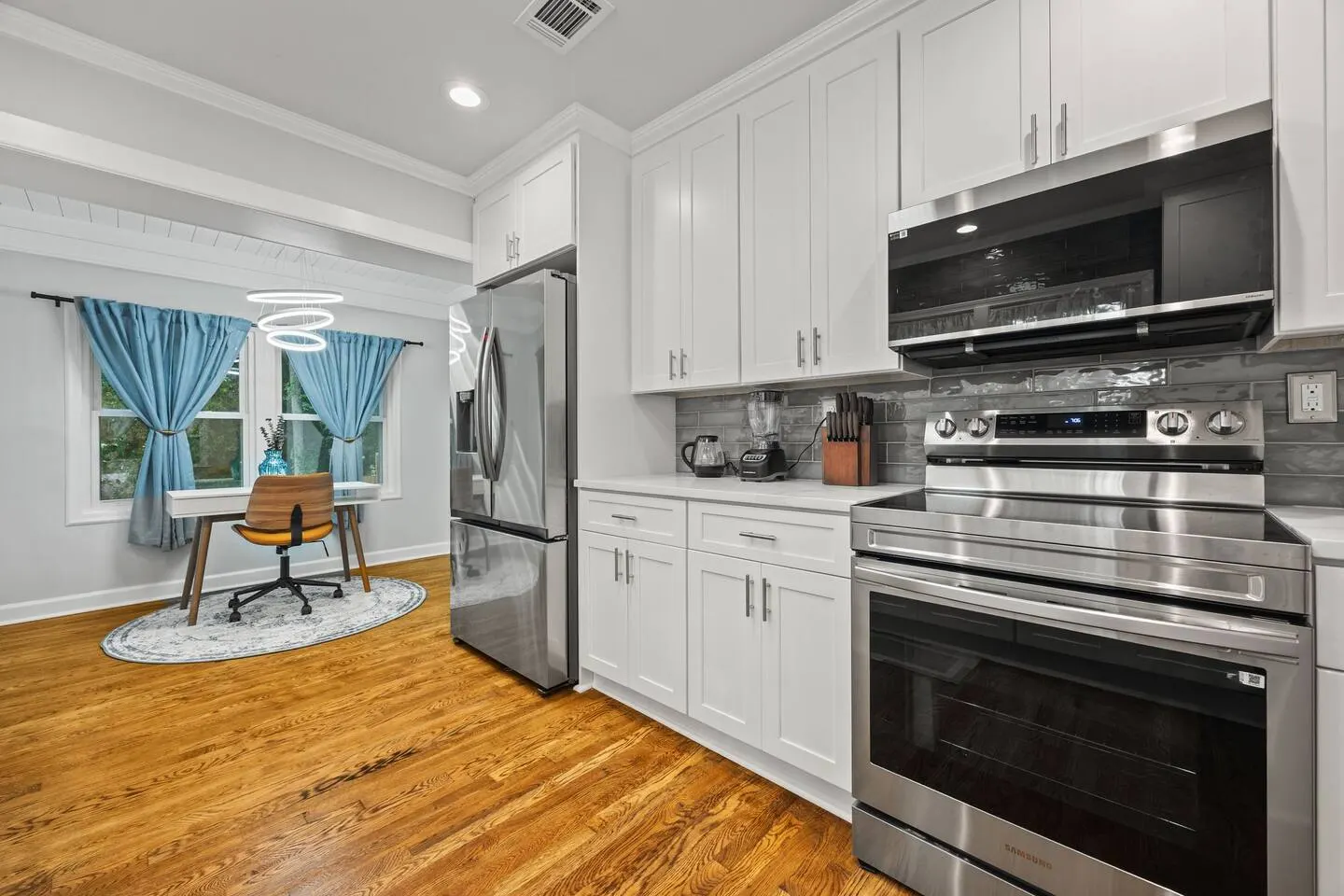 3BR Upstairs Unit near Mercedes-Benz 13