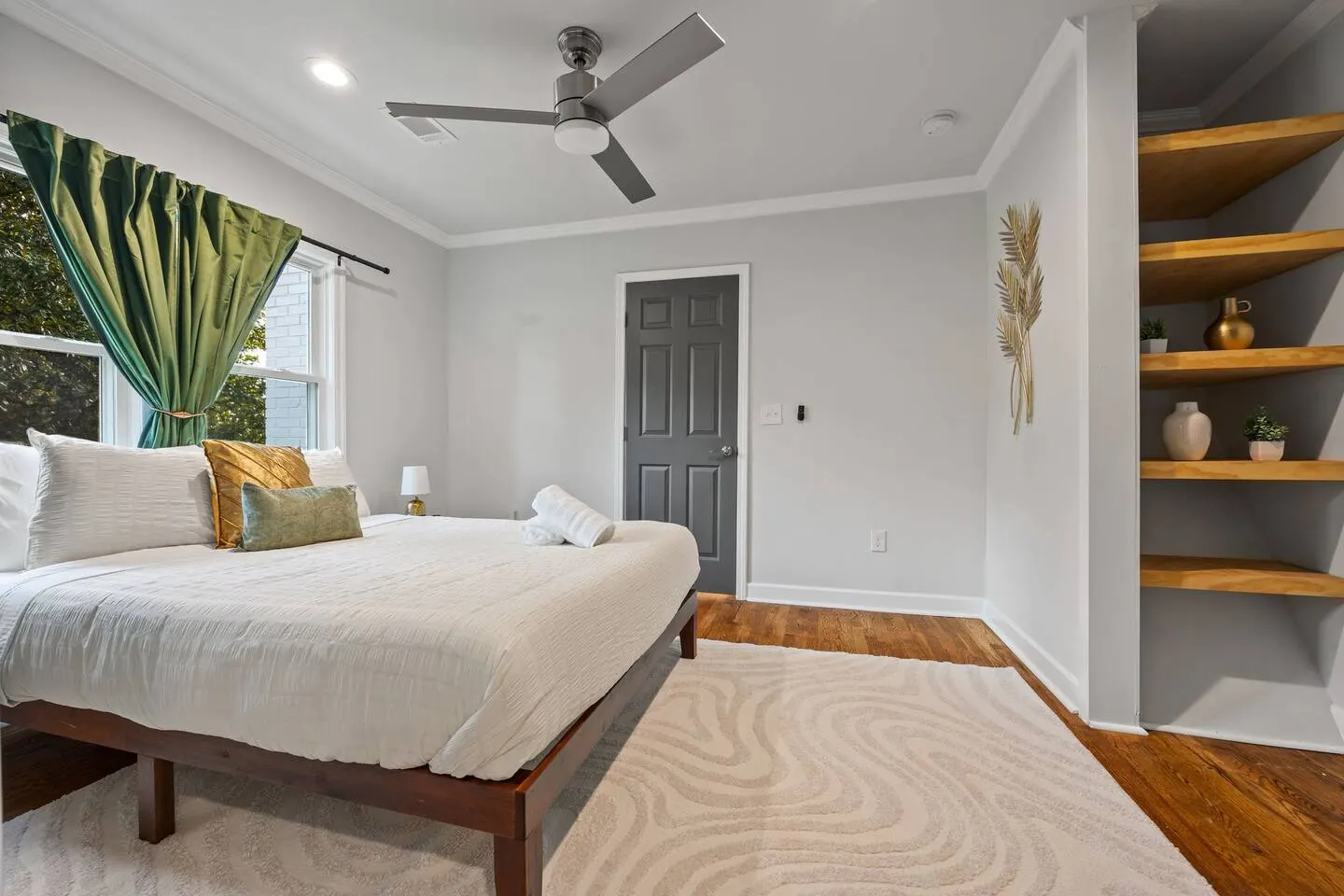 3BR Upstairs Unit near Mercedes-Benz 15