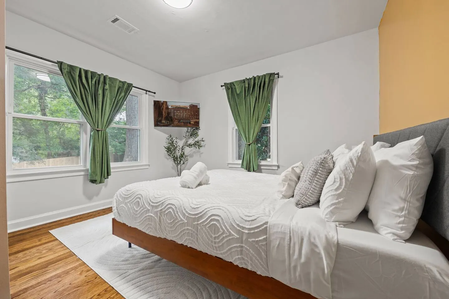 3BR Upstairs Unit near Mercedes-Benz 17