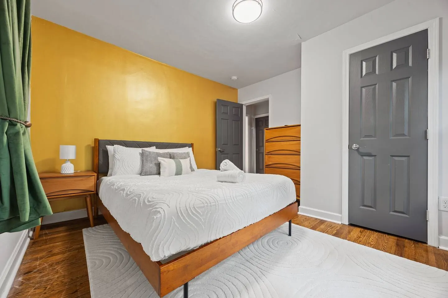 3BR Upstairs Unit near Mercedes-Benz 18