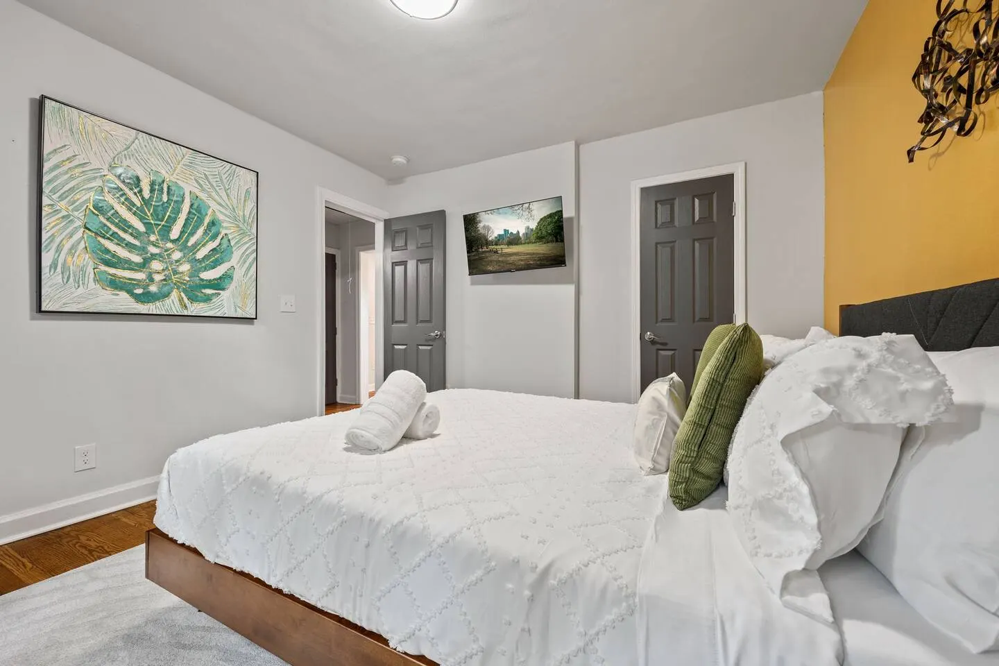 3BR Upstairs Unit near Mercedes-Benz 20