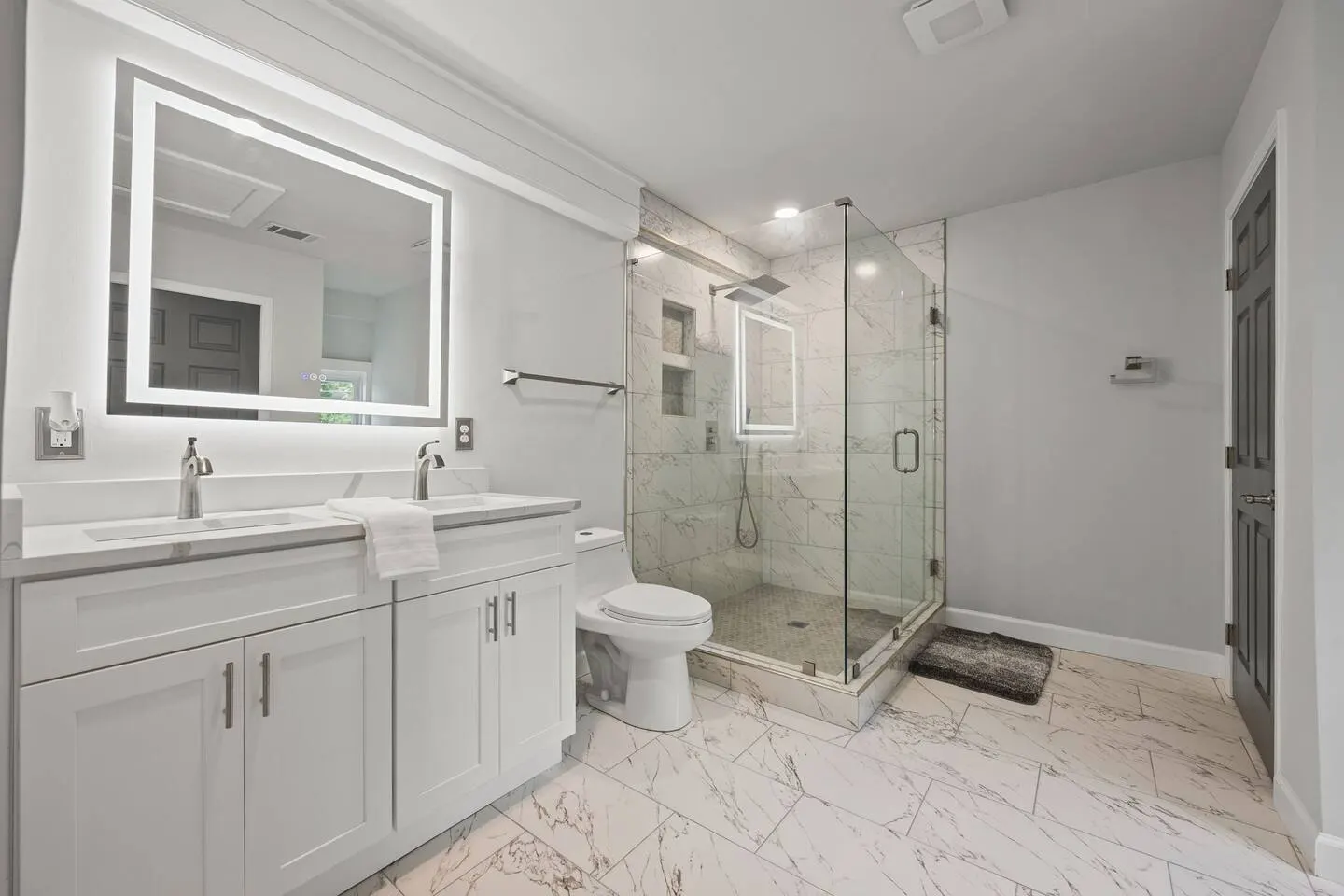 3BR Upstairs Unit near Mercedes-Benz 5