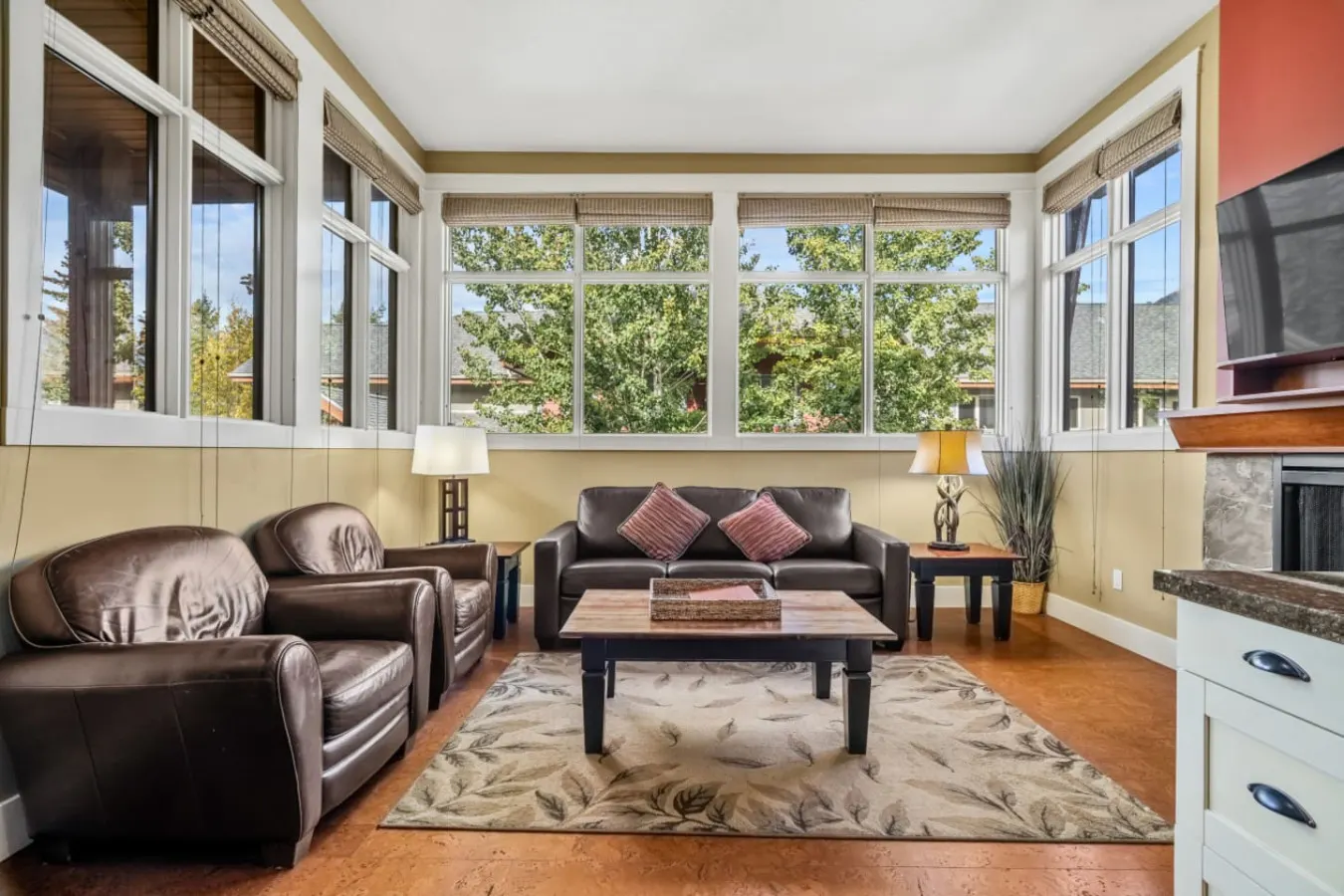 Stylish Rockies Escape King Suite, Patio 2