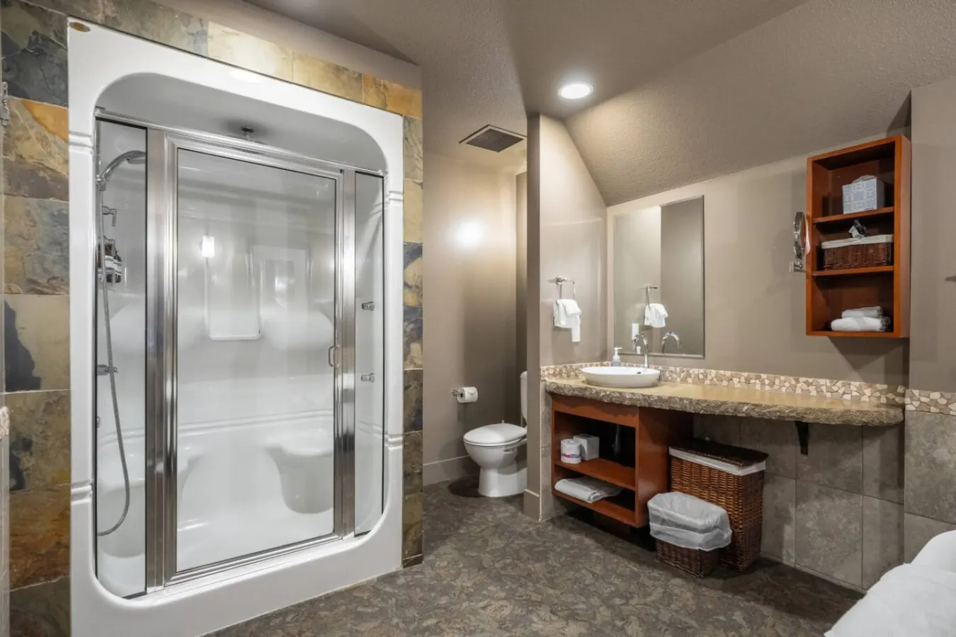 Stylish Rockies Escape King Suite, Patio 11