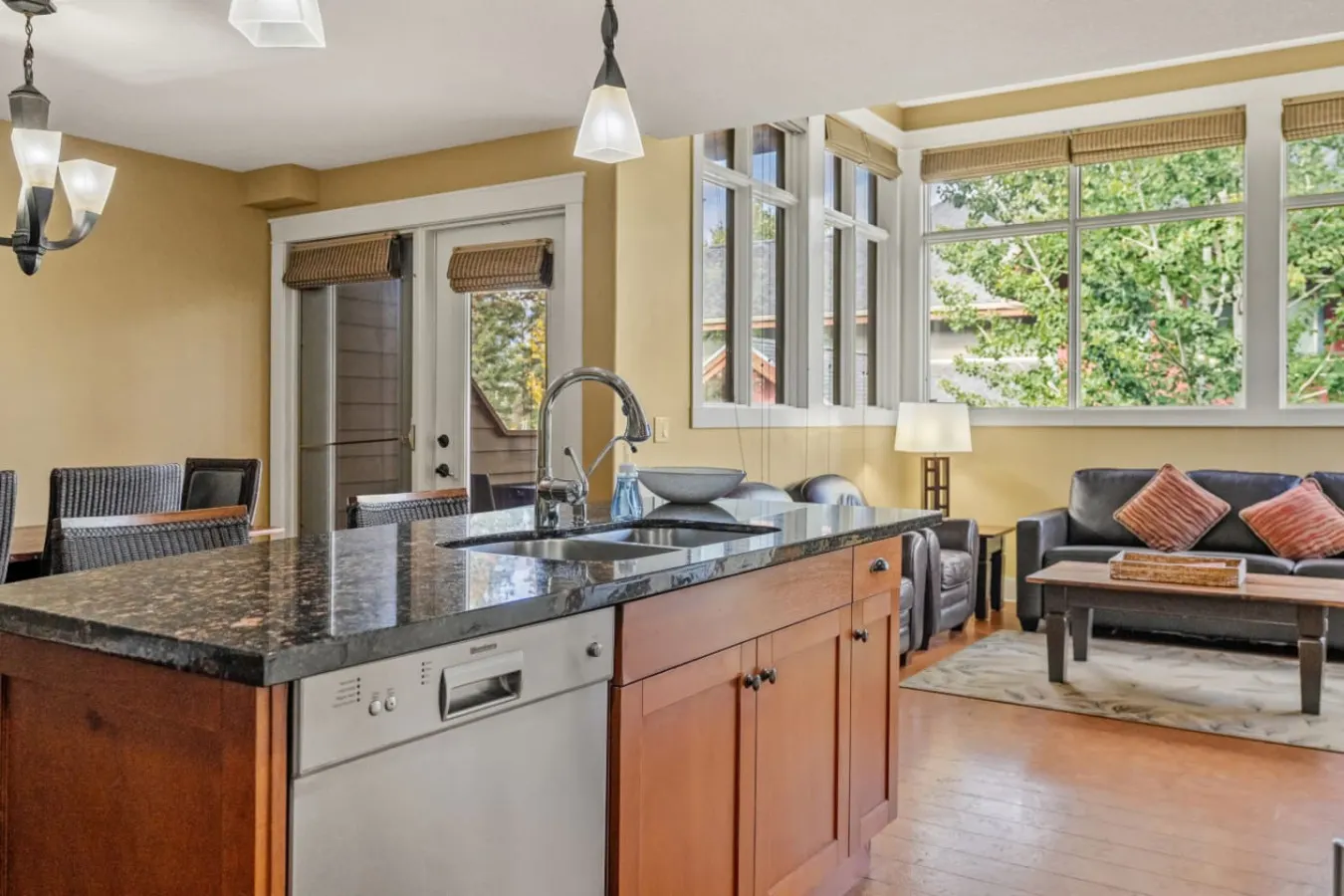 Stylish Rockies Escape King Suite, Patio 13