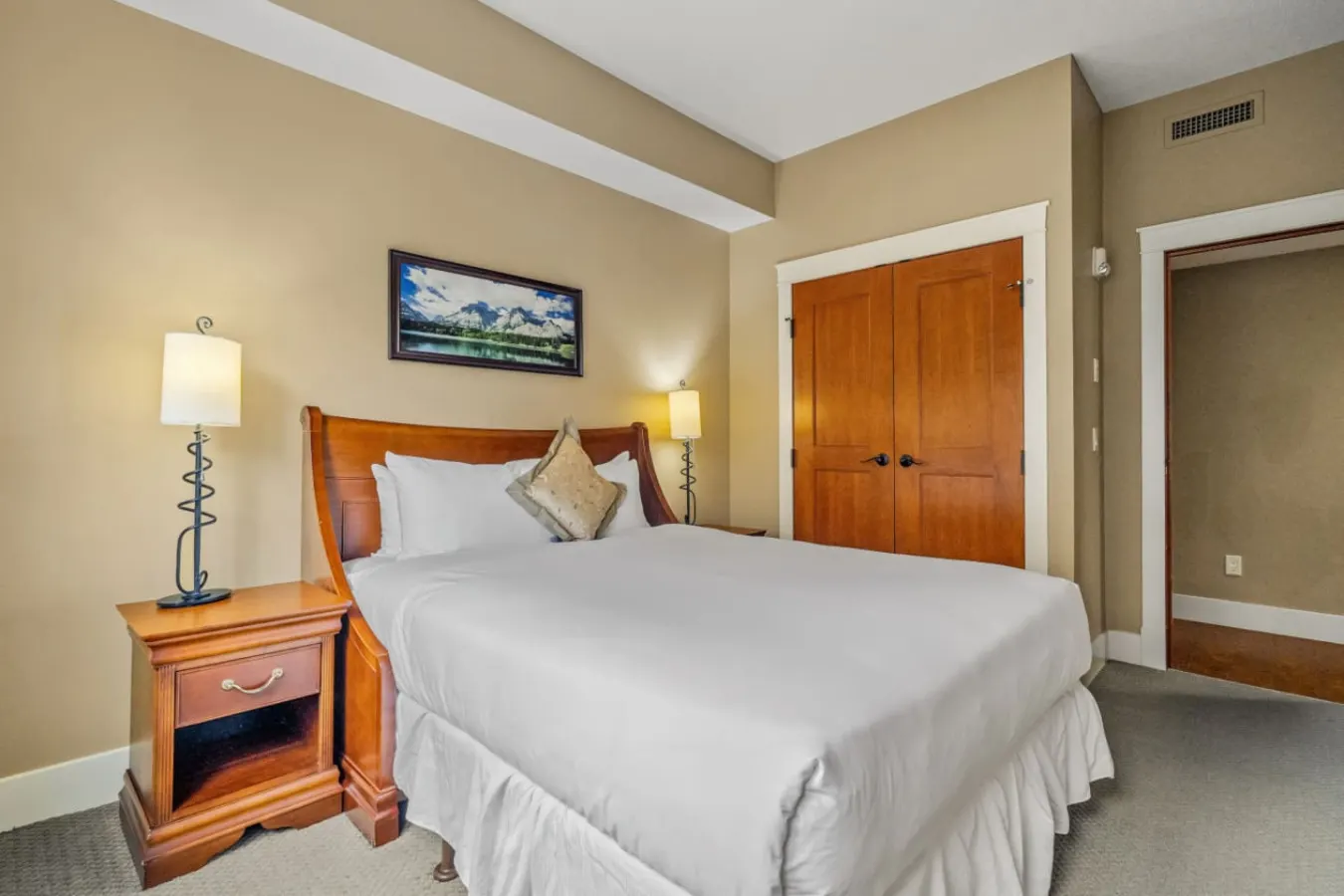 Stylish Rockies Escape King Suite, Patio 18