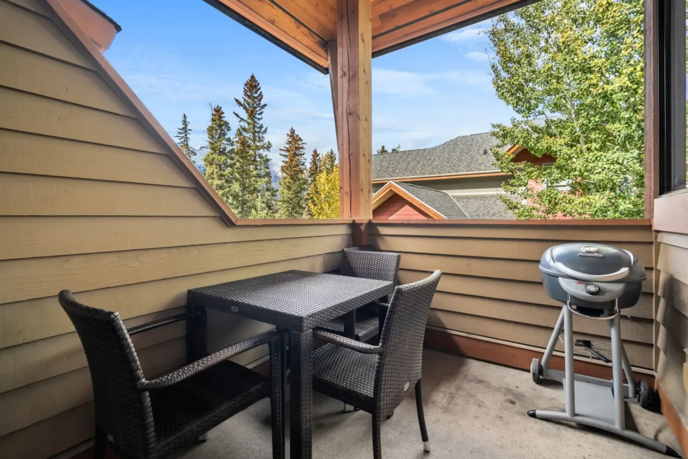 Stylish Rockies Escape King Suite, Patio 5