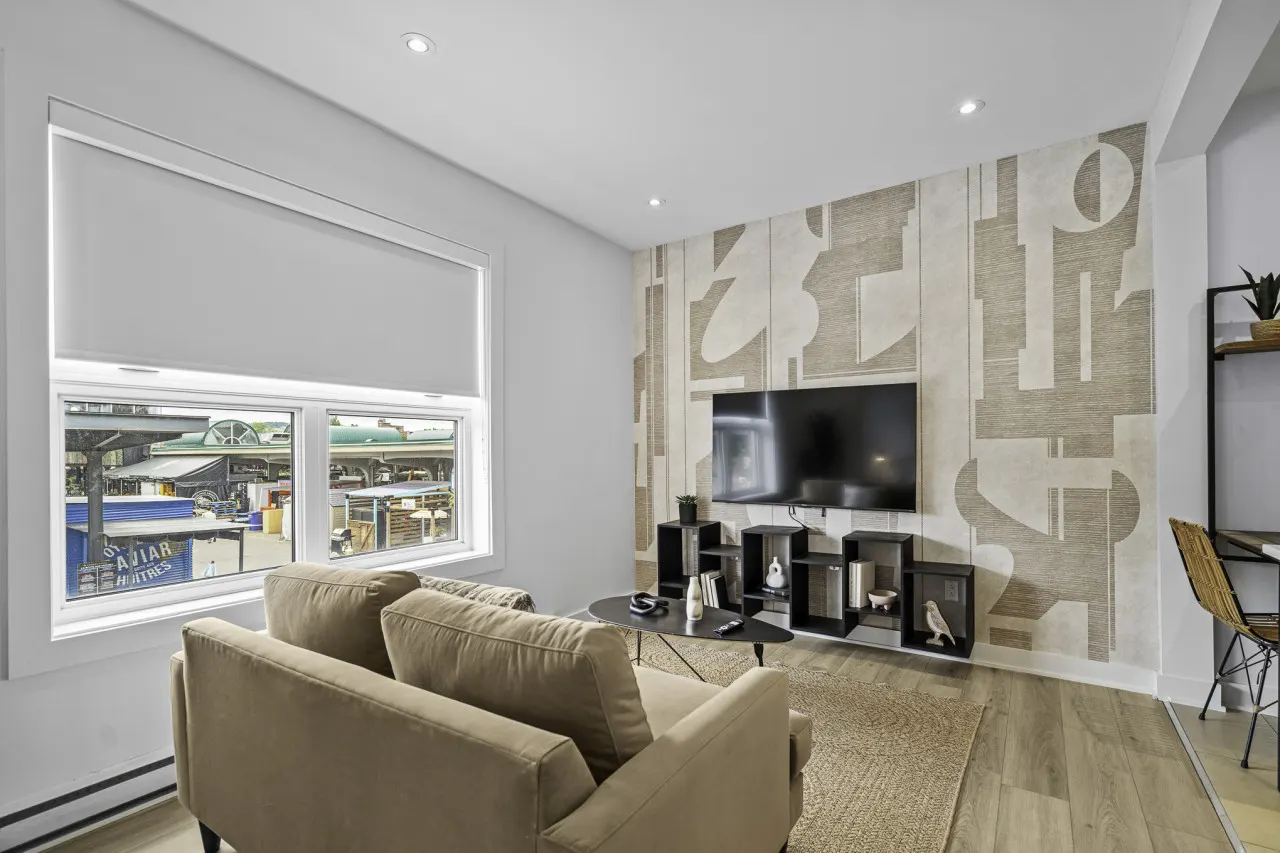 Little Italy - Stylish 1-Bedroom Haven by Jean Talon Market - Unit 3 2