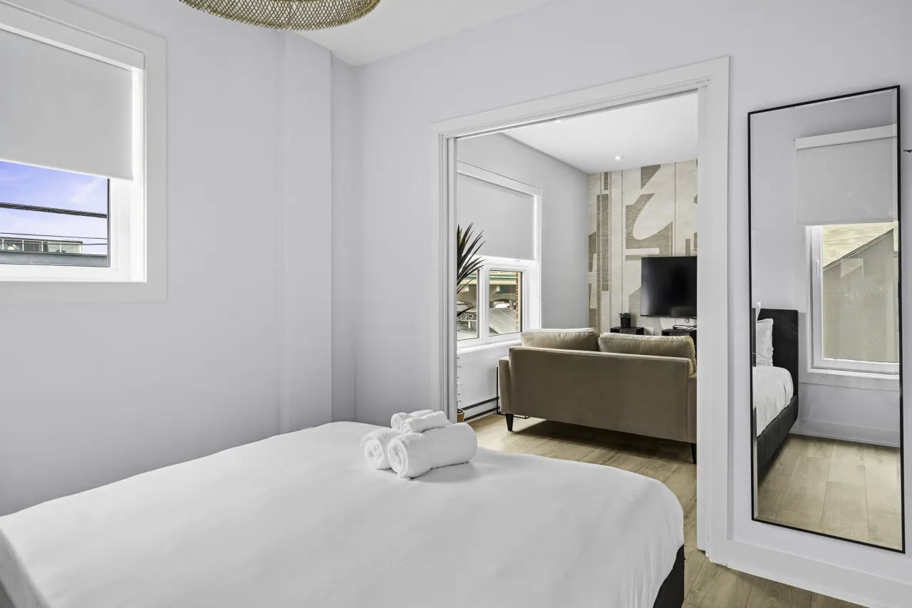 Little Italy - Stylish 1-Bedroom Haven by Jean Talon Market - Unit 3 9