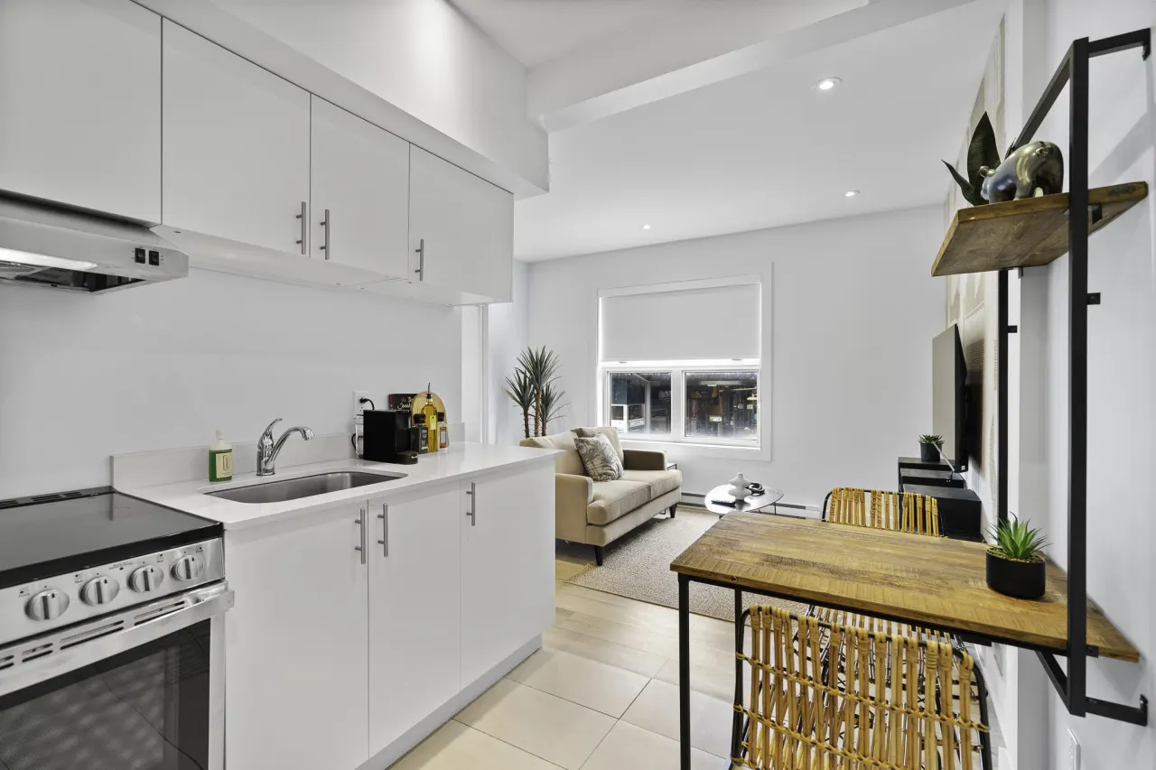 Little Italy - Stylish 1-Bedroom Haven by Jean Talon Market - Unit 3 7
