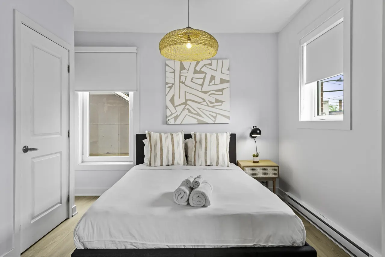 Little Italy - Stylish 1-Bedroom Haven by Jean Talon Market - Unit 3 8