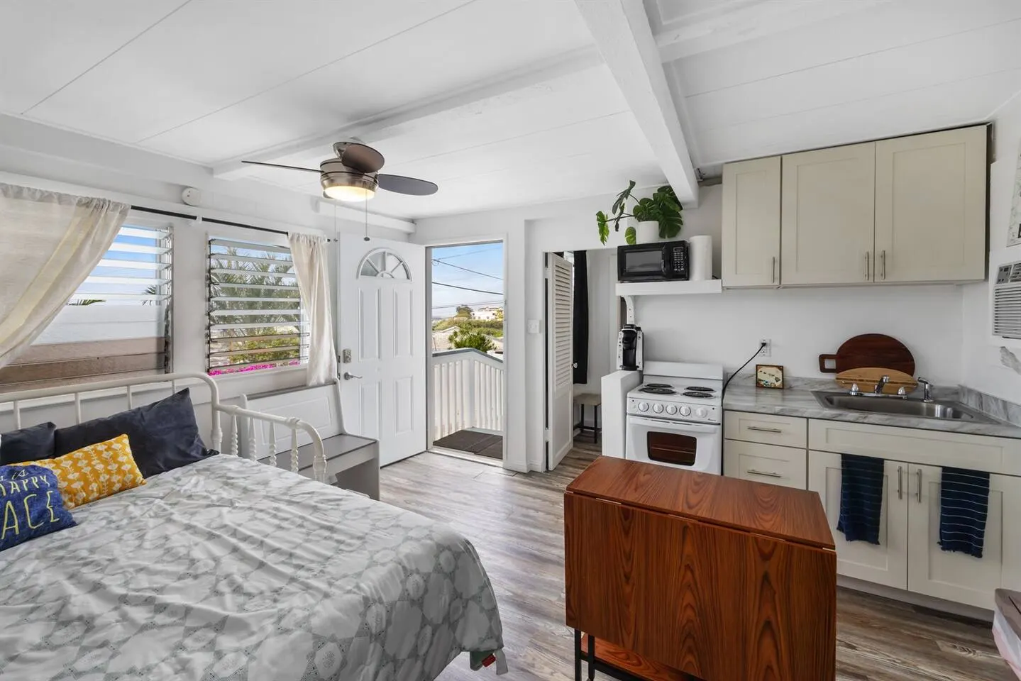 30+ day stays in Honolulu Studio 10