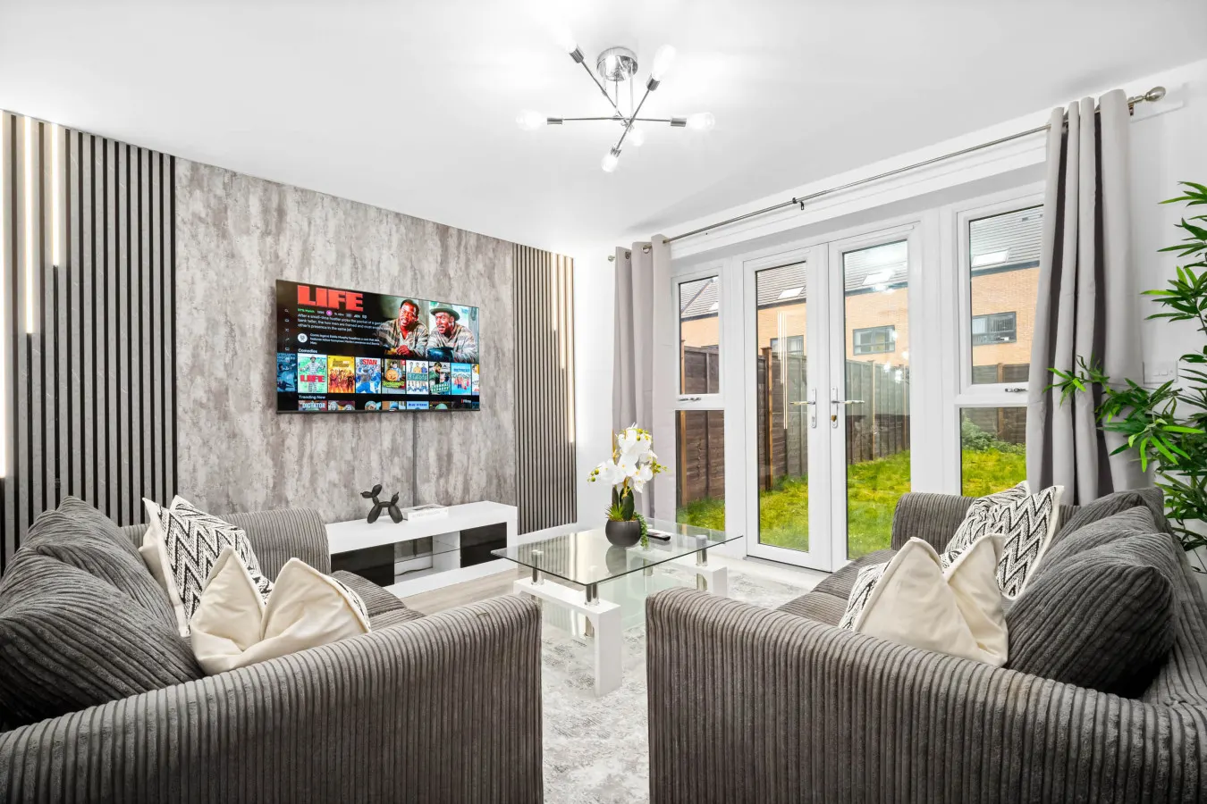 Charming 2-Bedroom Home with Garden & Driveway Parking