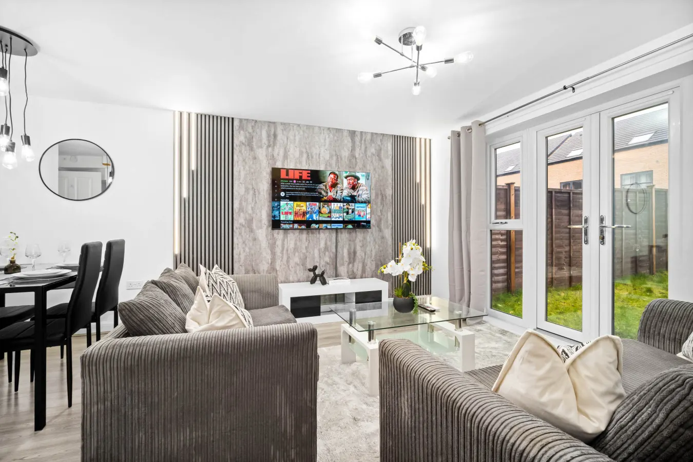Charming 2-Bedroom Home with Garden & Driveway Parking 18