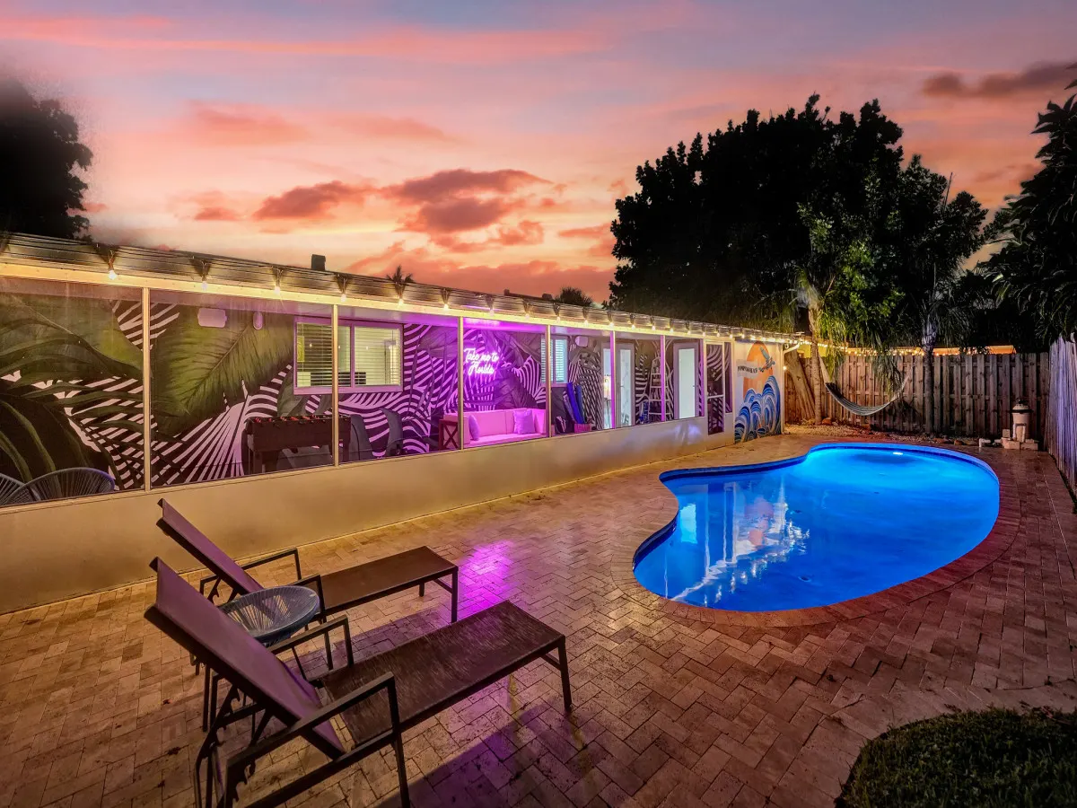 Beachside Haven with Pool & BBQ. 6 min to Beach 1