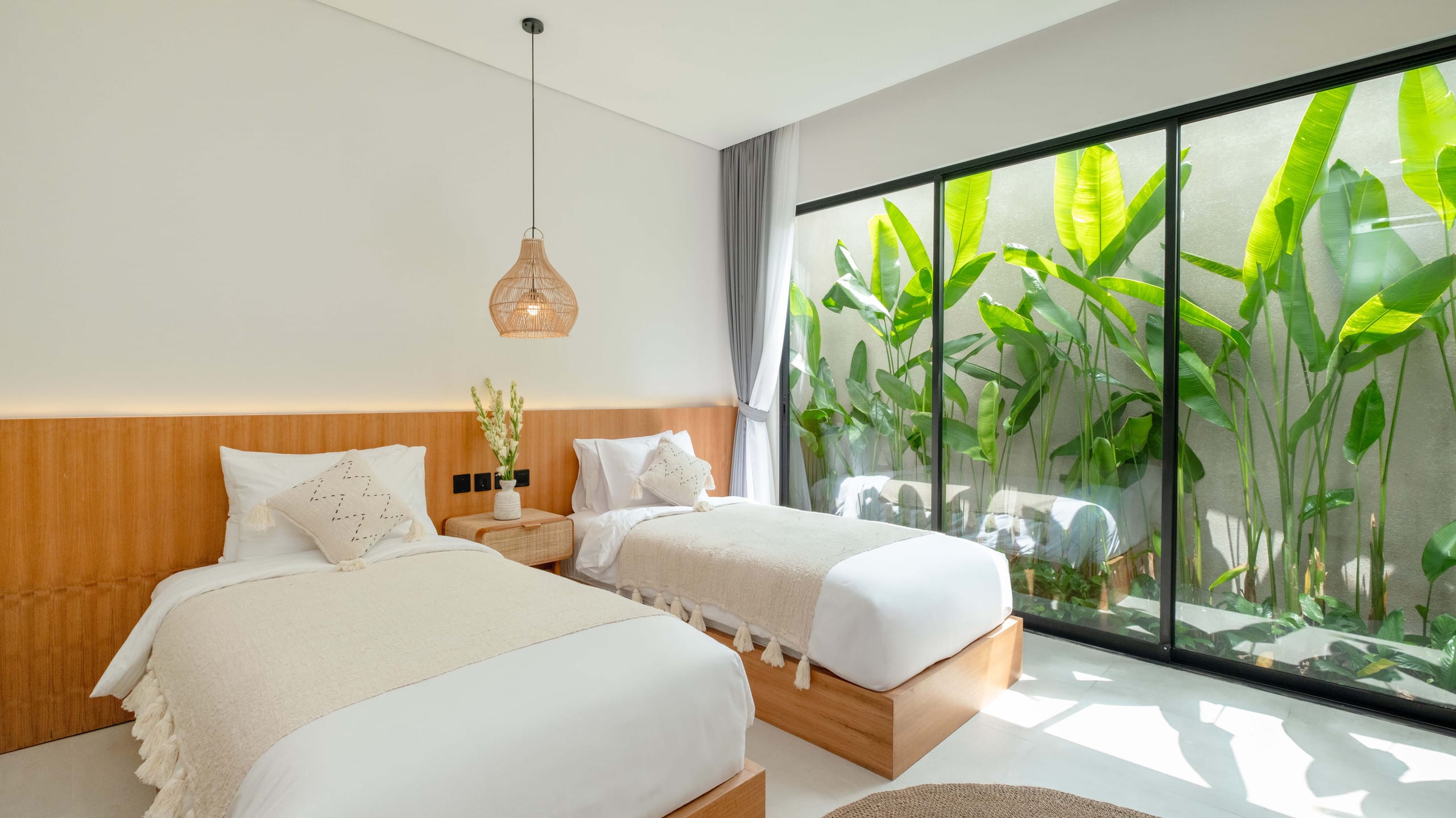 Modern 2BR Villa•Prime Area•Walk to Cafés & Shops 6