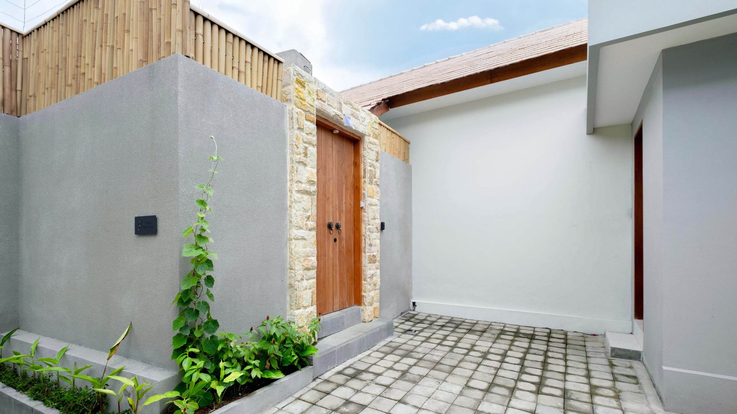 Modern 2BR Villa•Prime Area•Walk to Cafés & Shops 13