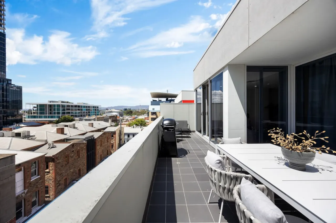 City Haven on York—Refined Skyline Living 9