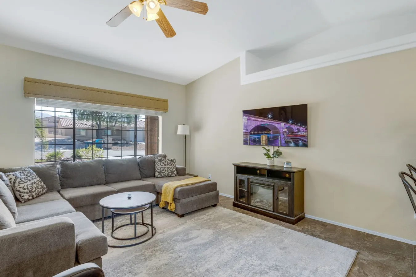 Havasu Date Row - 5BDRM, Pool, Spa, Game Room — photo 3