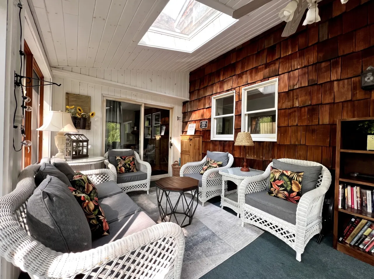 Hot tub-Storyland-Games Room-Dog friendly — photo 4
