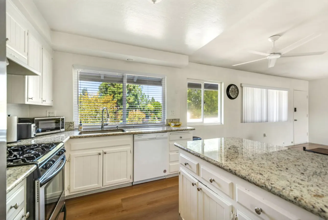 Monthly Rental Near South Coast Plaza 1Bed1Bath 11