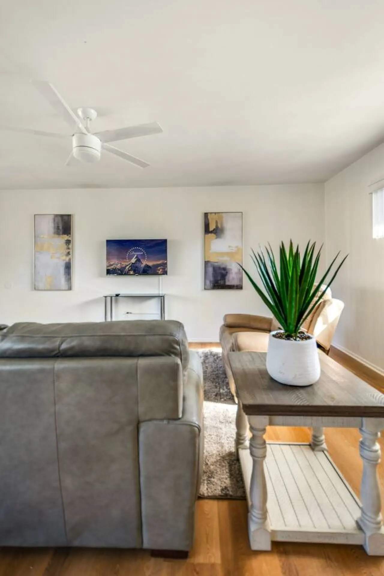 Monthly Rental Near South Coast Plaza | 1Bed1Bath — photo 3