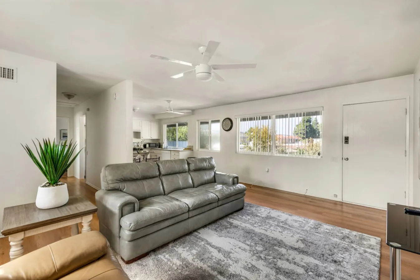 Monthly Rental Near South Coast Plaza 1Bed1Bath 7