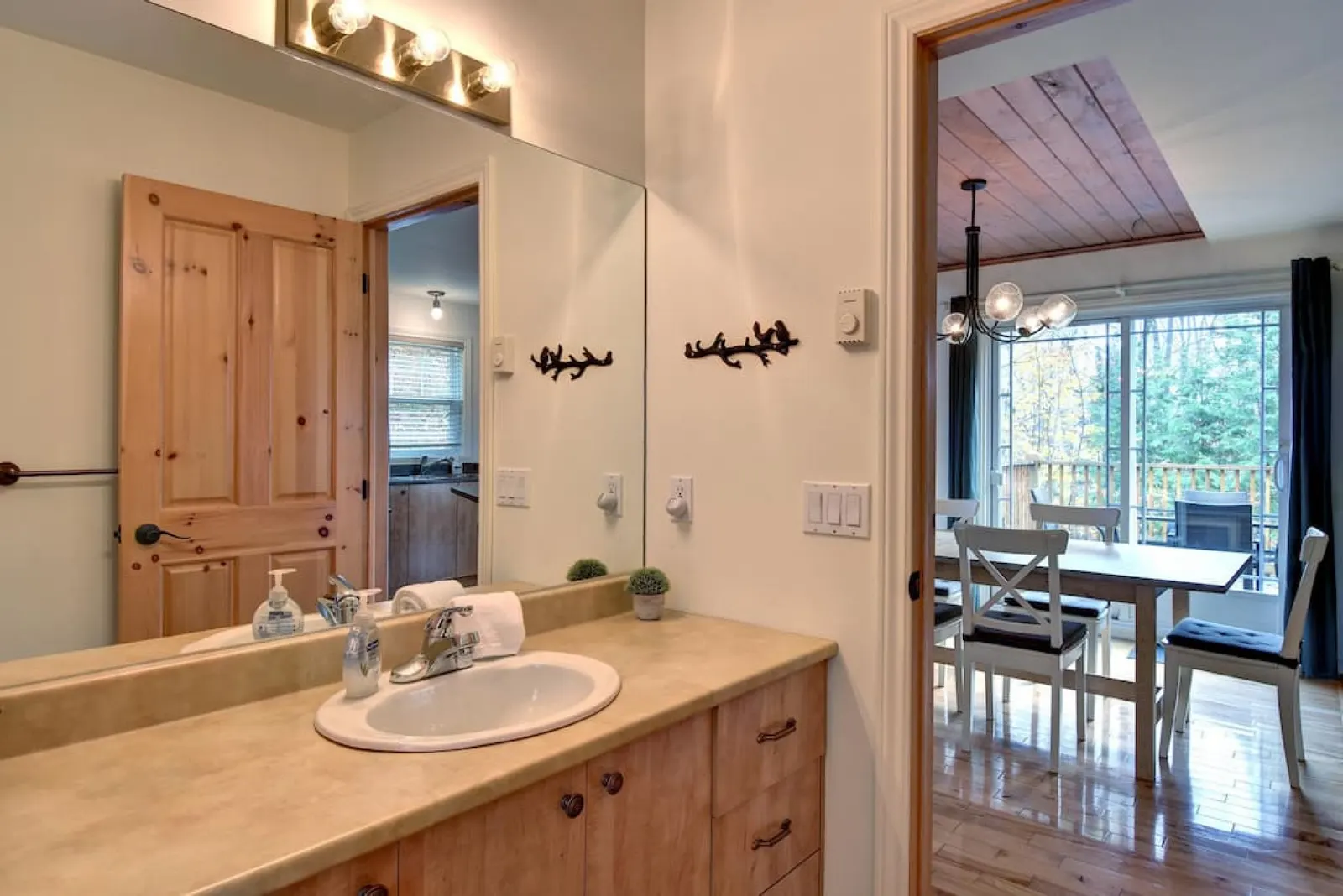 Tremblant Chalet Haven - 3-BR Mountain Retreat 17
