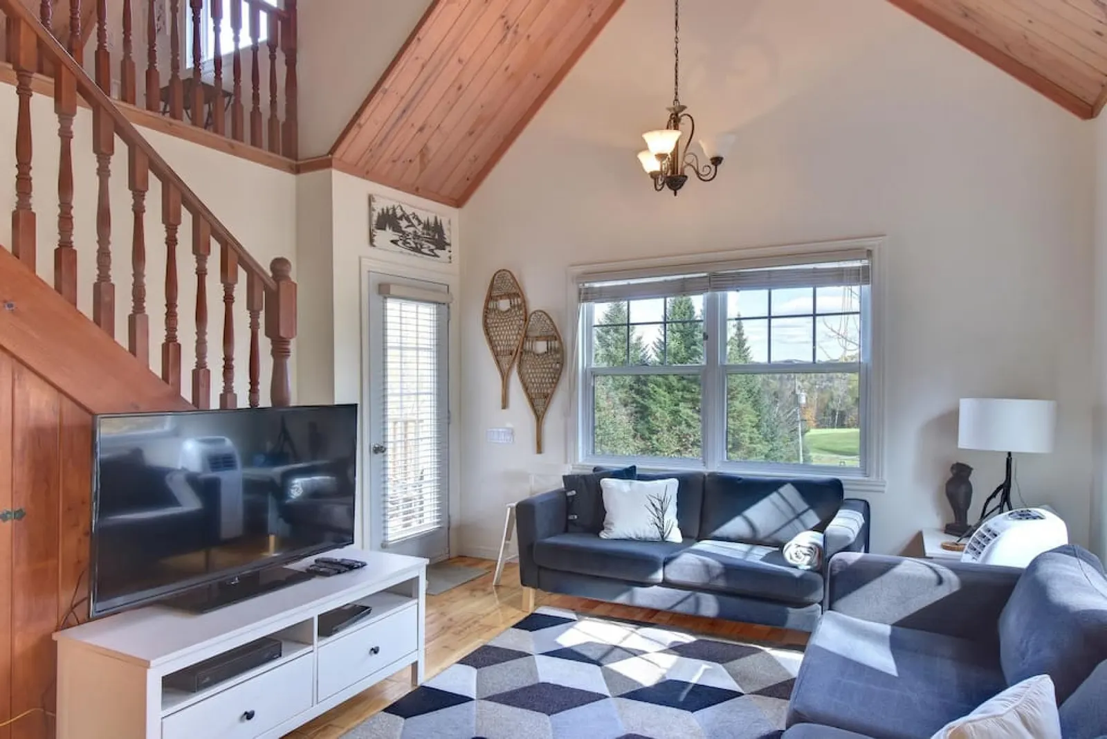 Tremblant Chalet Haven - 3-BR Mountain Retreat — photo 3