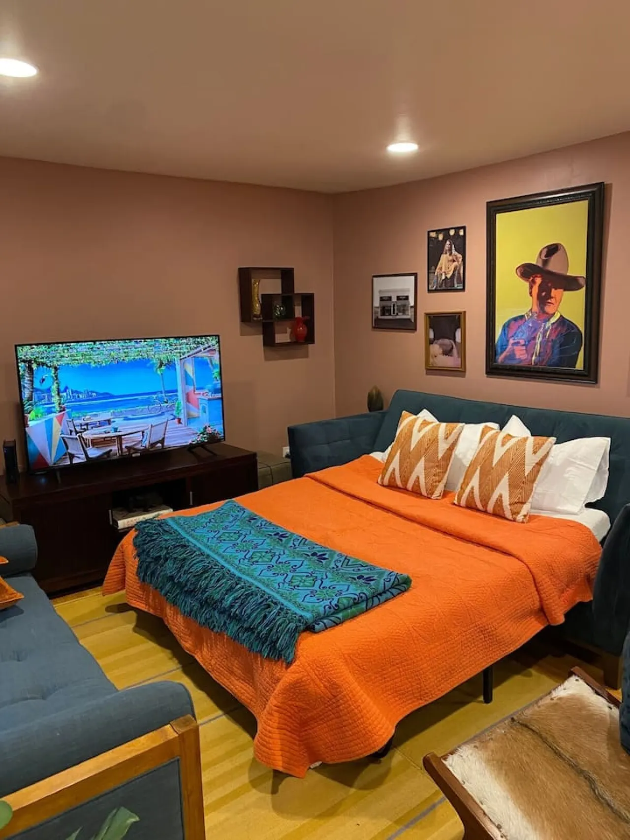 Retro Cowboy Villa in the Heart of Austin 2