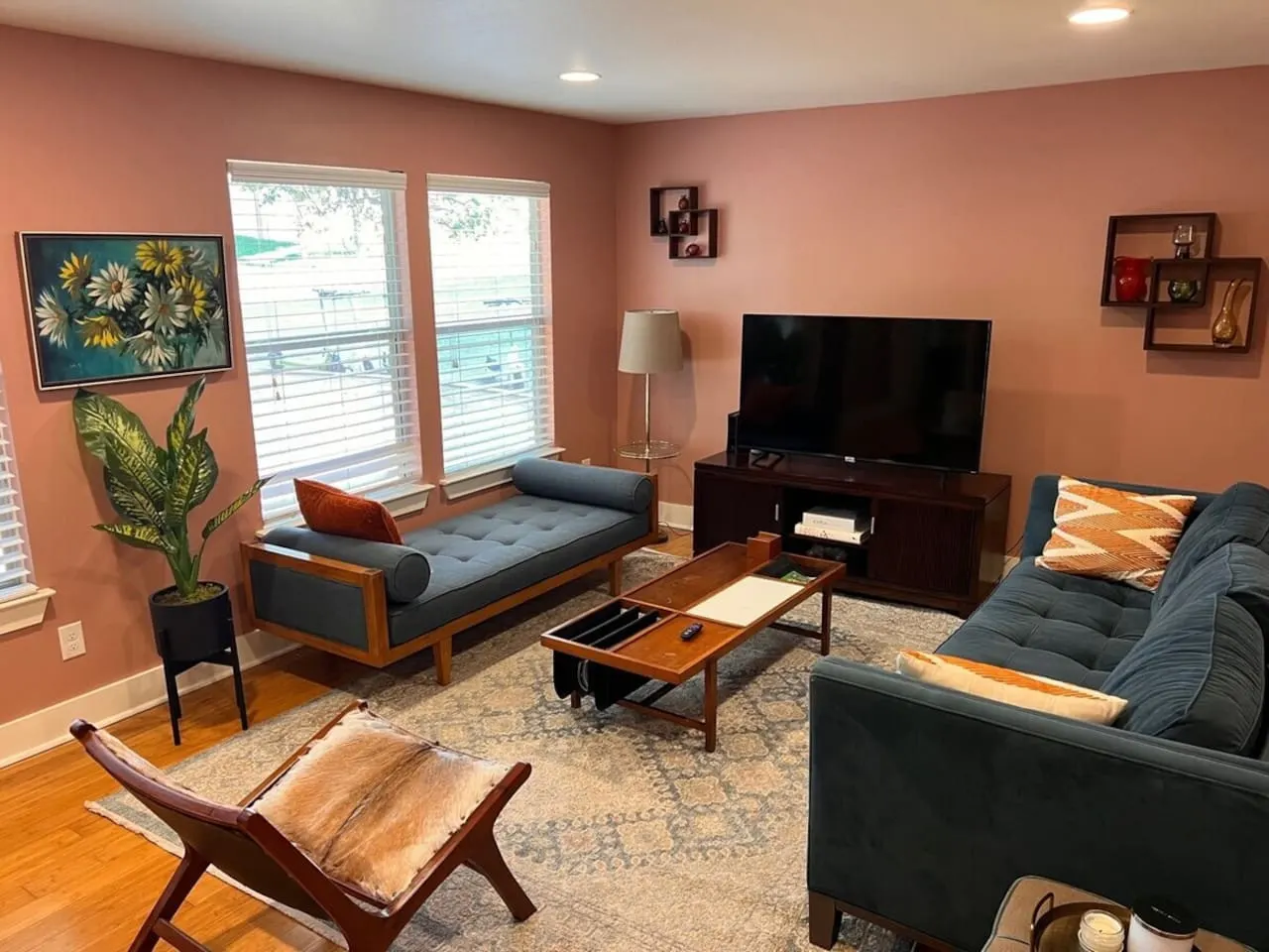 Retro Cowboy Villa in the Heart of Austin 3