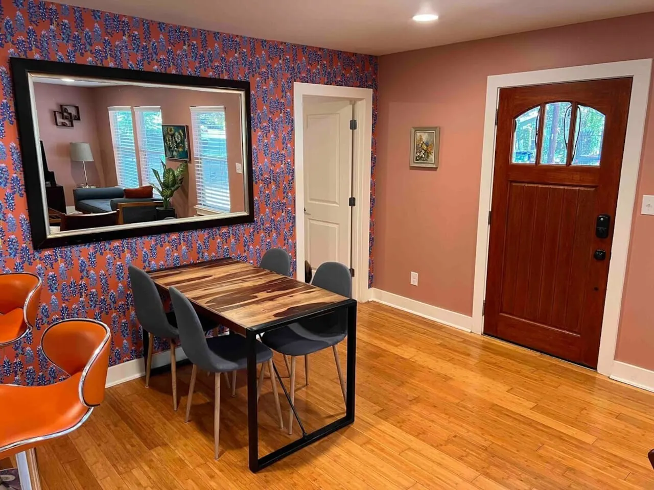 Retro Cowboy Villa in the Heart of Austin 5