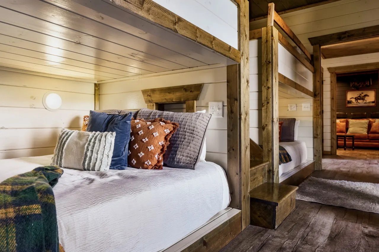 LUX Indoor POOL Cabin GameRoom Theatre & Hot Tub! 10