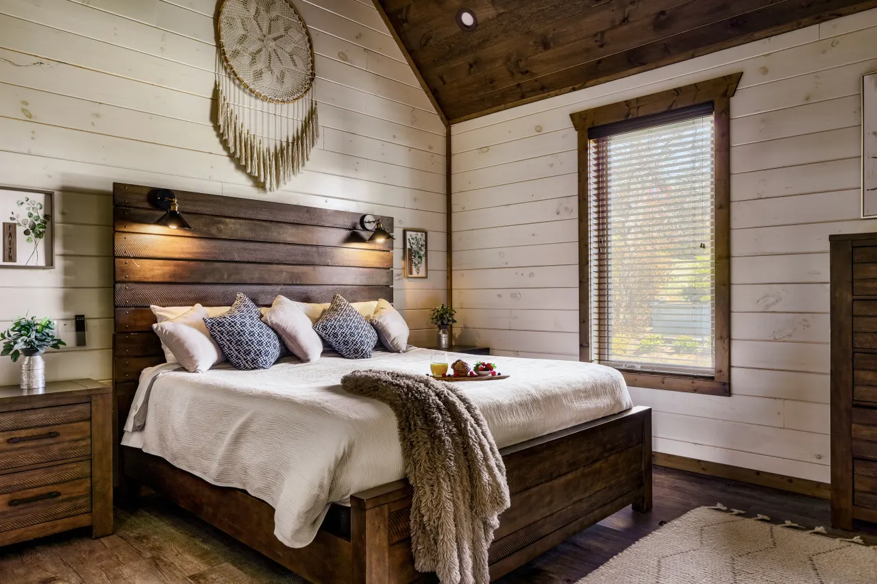 LUX Indoor POOL Cabin GameRoom Theatre & Hot Tub! 17