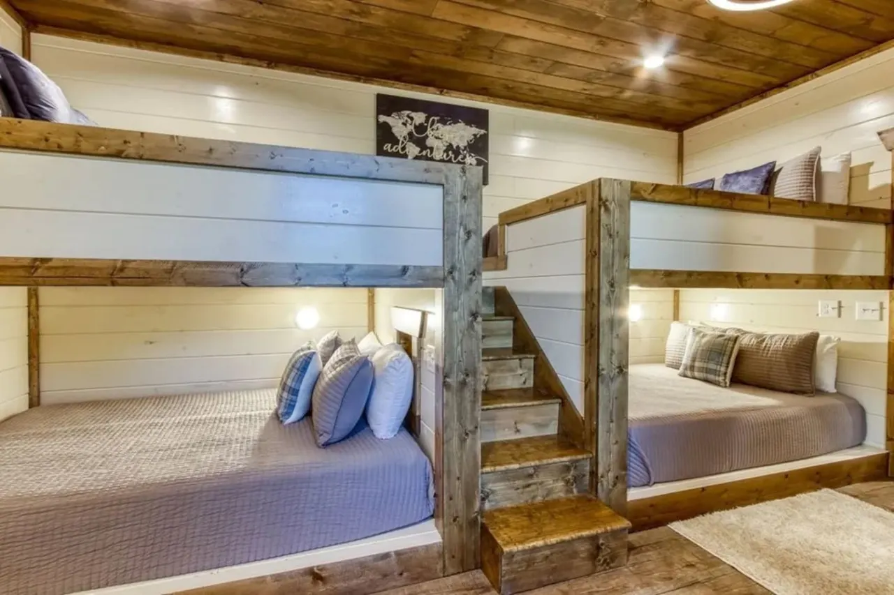 LUX Indoor POOL Cabin GameRoom Theatre & Hot Tub! 20
