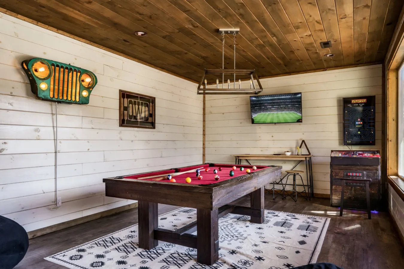 LUX Indoor POOL Cabin GameRoom Theatre & Hot Tub! 3