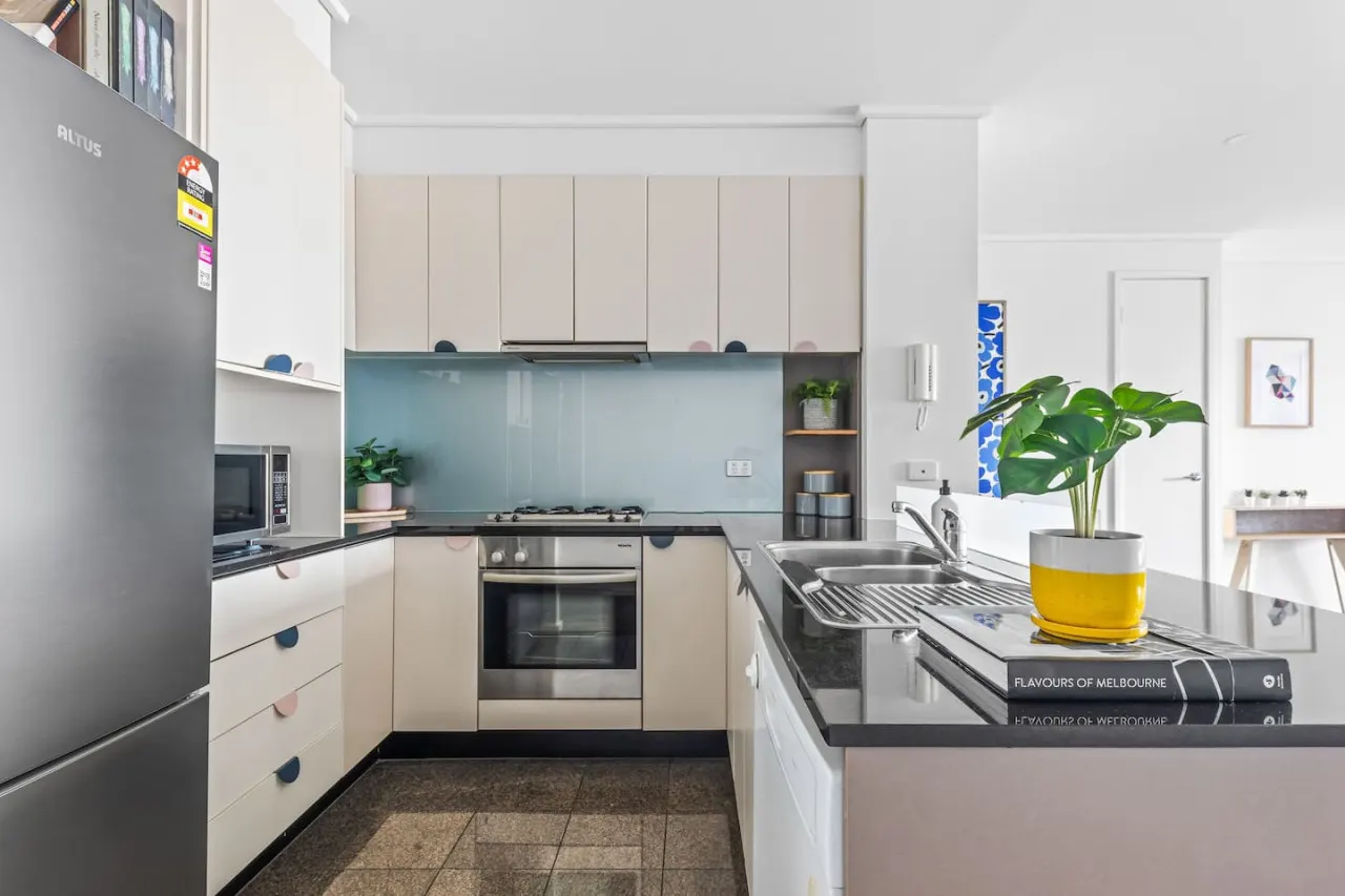 Alana- Penthouse style 3bed/2bath Melbourne Home 9