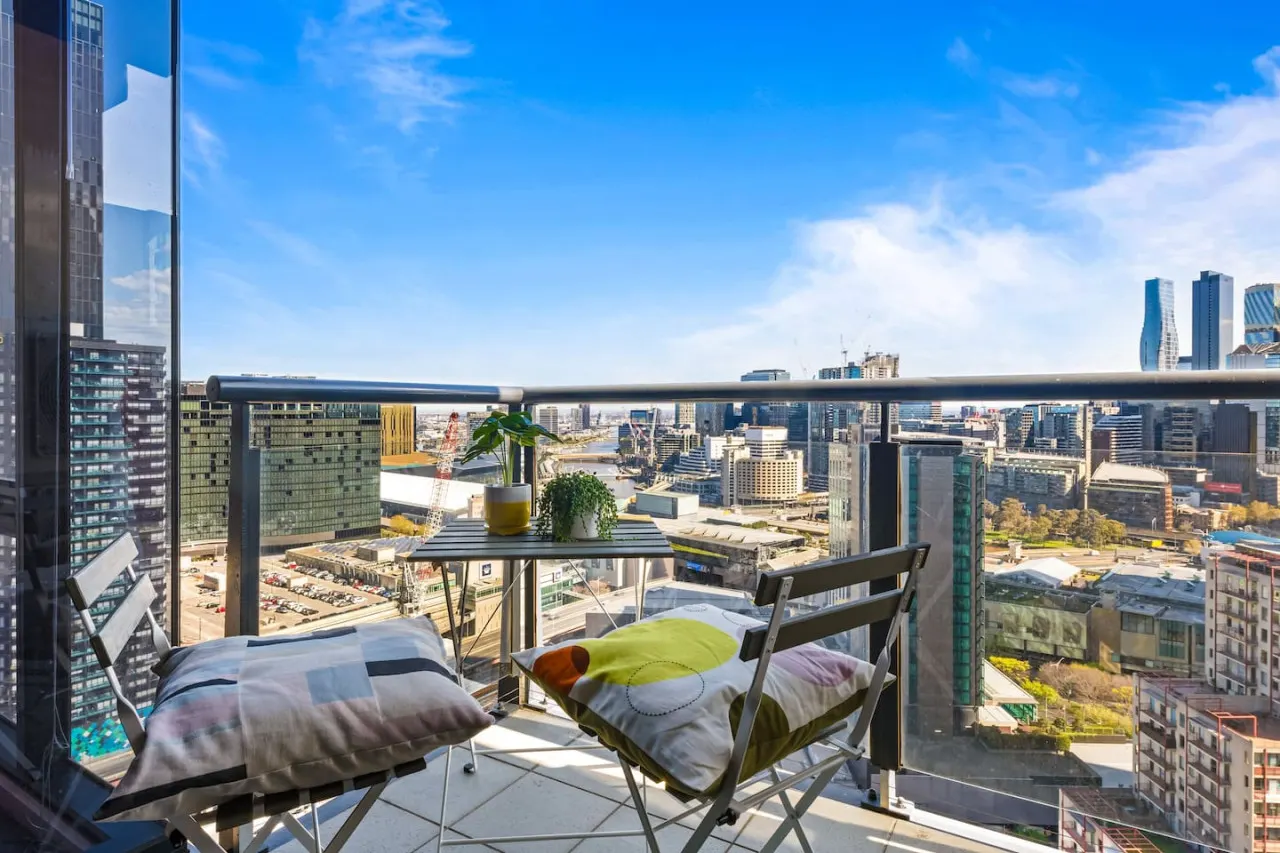 Alana- Penthouse style 3bed/2bath Melbourne Home 11