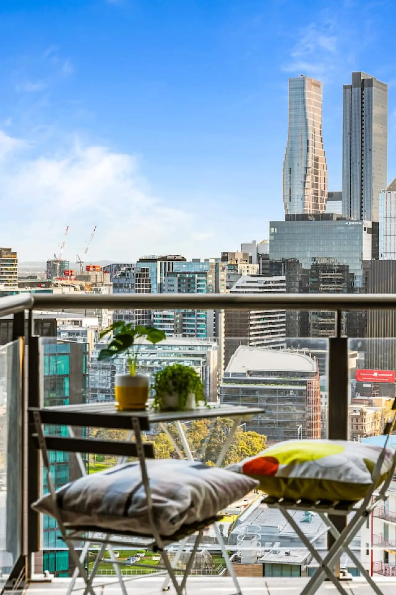 Alana- Penthouse style 3bed/2bath Melbourne Home 12