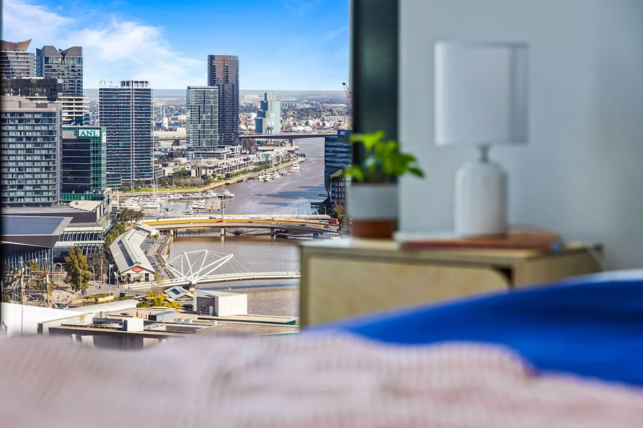 Alana- Penthouse style 3bed/2bath Melbourne Home 16